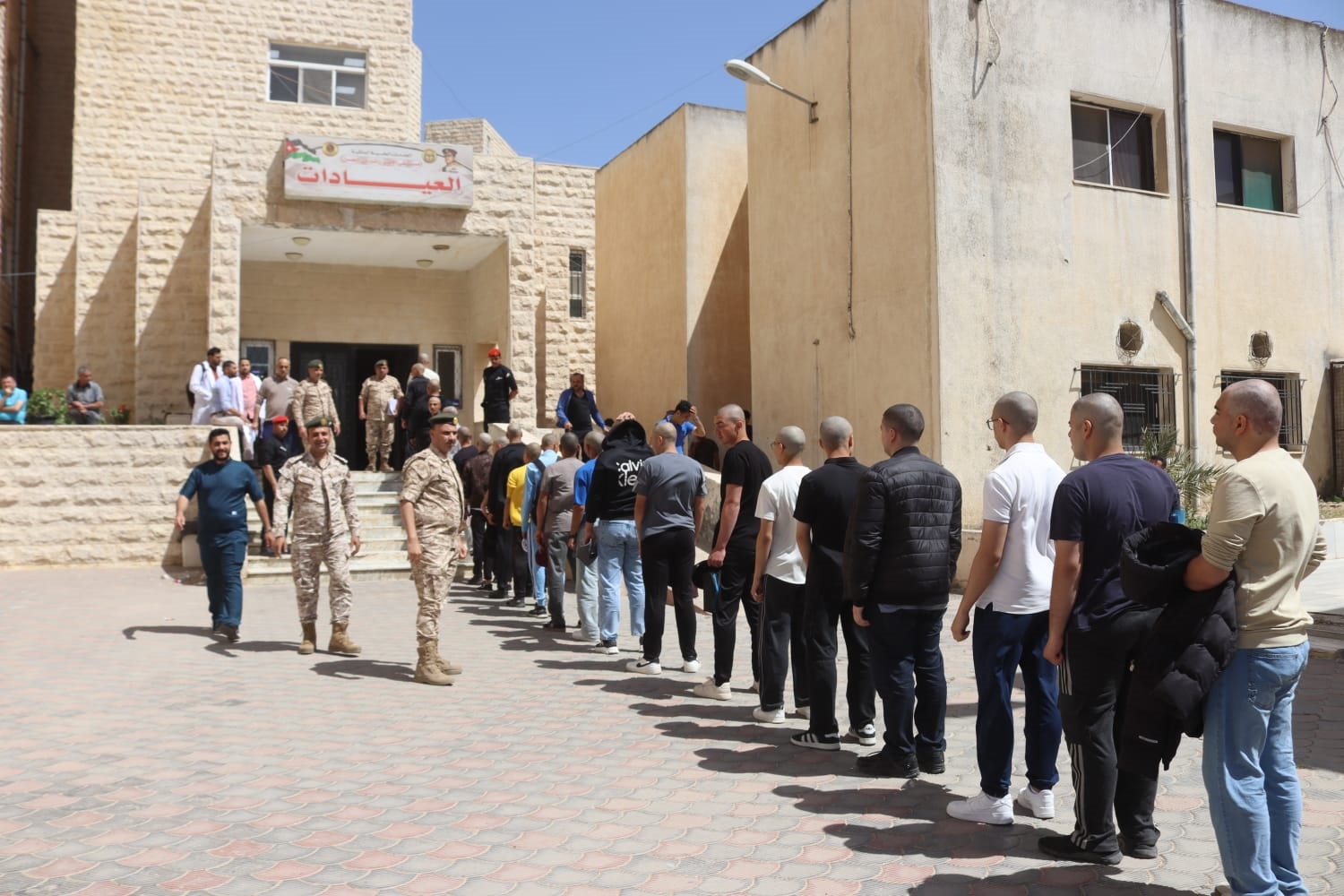 القوات المسلحة تبدأ إجراءات الفحوصات الطبية للدفعة الثانية من مكلفي خدمة العلم وفق توزيع جغرافي شامل